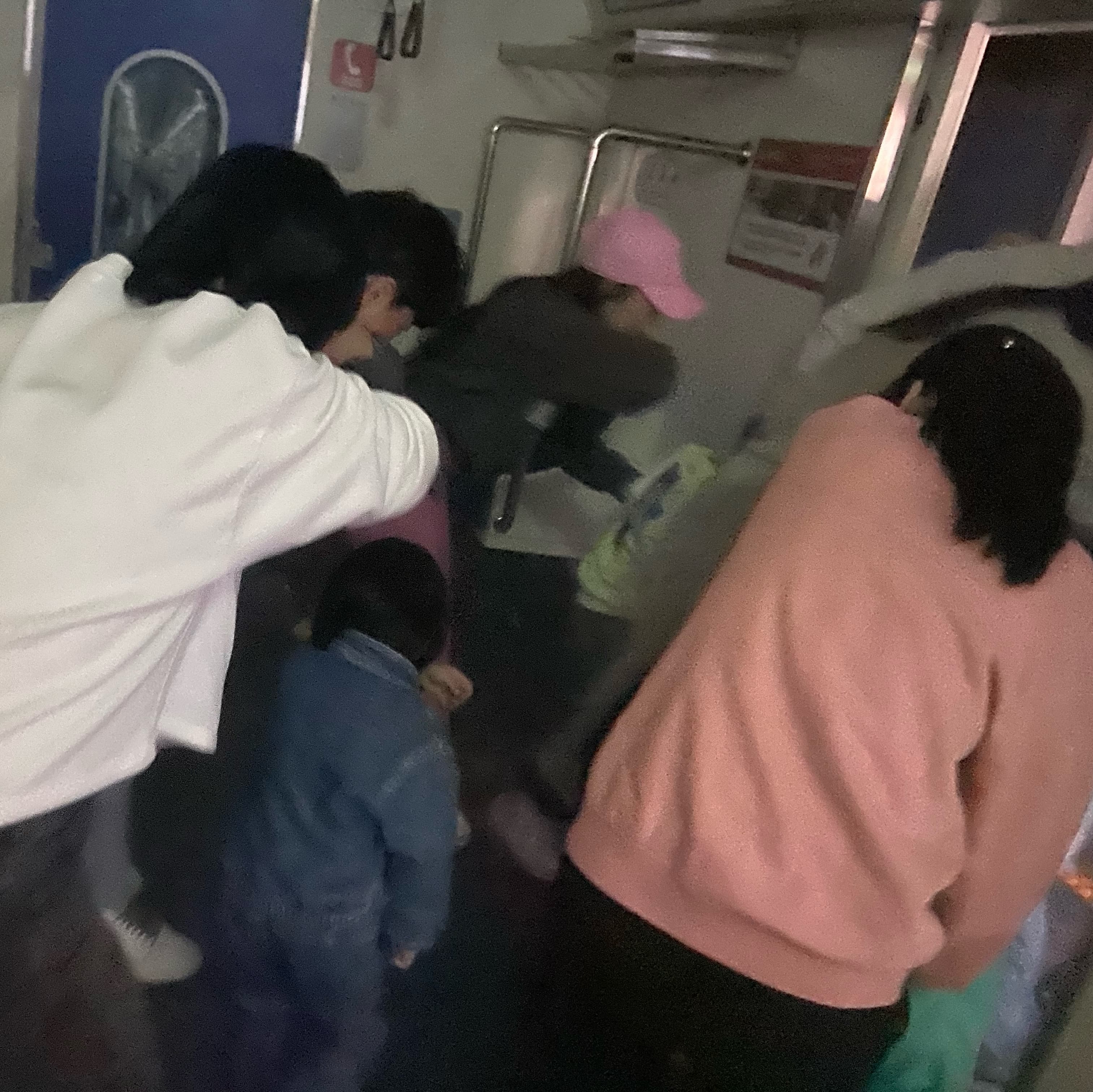 전공 수업인 <안전관리학> 수업 중 안전관리체험관에 답사하여 재난 및 위해 상황이 일어났을 때 대처 요령과 응급처치 방법에 대해 배우고 직접 실행하는 체험을 합니다! 화재 관리, 지진 예방, 교통 안전, 응급처치 등의 다양한 재난 재해 상황 속 대처 방법을 배울 수 있습니다 !
특히 용인대학교 경호학과 학생이라면 응급처치에 대해 알아두면 더욱 좋겠죠 ?!